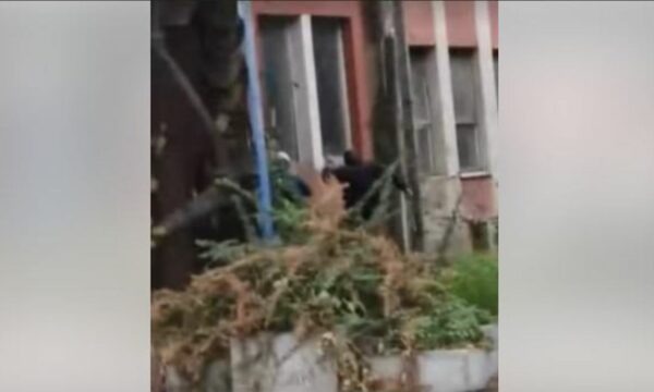 Njerëzit e Vuçiqit sulmojnë qytetarët në Çaçak