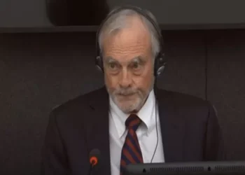 Covey: S’e kam parë asnjëherë Thaçin duke pasur kompetencë ose ndikim të përnjëmendtë mbi UÇK-në