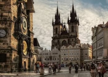 Republika Çeke është vendi i parë në BE që kufizon hyrjen e diplomatëve rusë