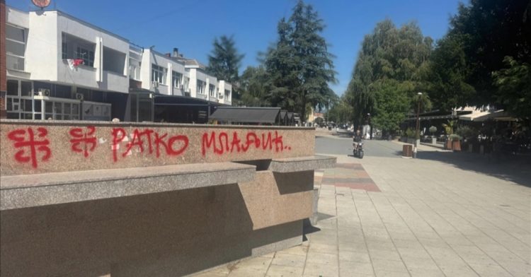 Shkruhet e më pas fshihet grafiti me emrin e Ratko Mlladiqit në Bujanoc