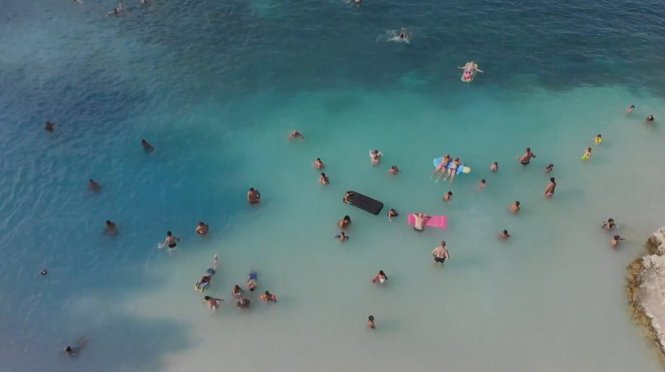 9 milionë turistë vizituan Shqipërinë deri në gusht, më shumë se një e treta ishin nga Kosova