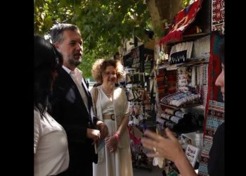 Çeku takoi krijuesit e artizanaleve në sheshin e Prishtinës, u premtoi investime serioze në turizëm