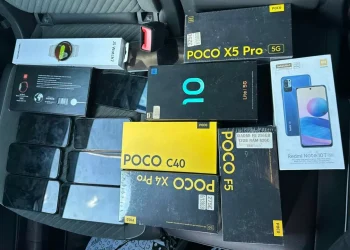 Dogana e Kosovës: Konfiskohen pajisje elektronike, 14 telefona, 2 orë të mençura!