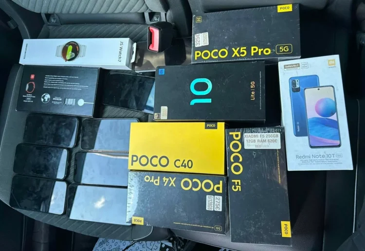 Dogana e Kosovës: Konfiskohen pajisje elektronike, 14 telefona, 2 orë të mençura!