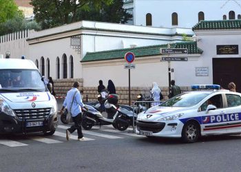 Koka derri para xhamive në Paris: Makinë me targa serbe dhe dyshime për shërbimin izraelito – serbe