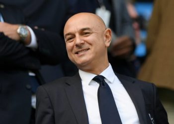 Tottenham njofton dorëheqjen e Daniel Levy pas 25 vitesh