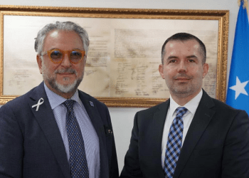 Shefi i EULEX-it viziton IPK-në