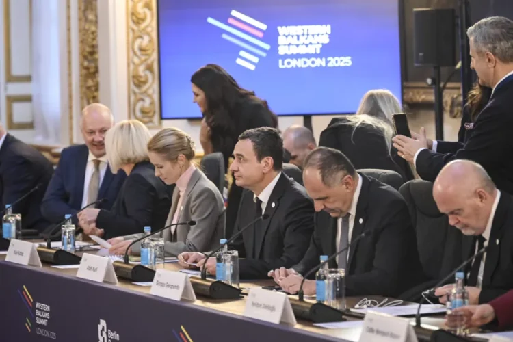 Kurti në Samitin e Berlinit: Kosova po përparon më shpejt se rajoni, por kër*cënohet nga agr*esioni serb