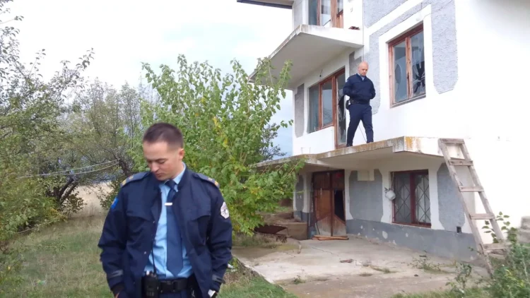 Gazetari Vudi Xhymshiti dënon v@ndalizimin e shtëpisë familjare në Kosovë