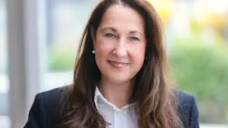 Kryetarja e bashkisë në Gjermani qëll*ohet 13 herë me th*ikë para shtëpisë, në gjendje të rëndë shëndetësore