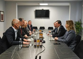 Albin Kurti pret përfaqësuesit e Lëvizjes “Arbëria” nga Maqedonia e Veriut