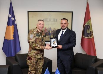 Maqedonci priti në takim lamtumirës Burdanin: Mirënjohës për angazhimin në krye të komandës së KFOR-it