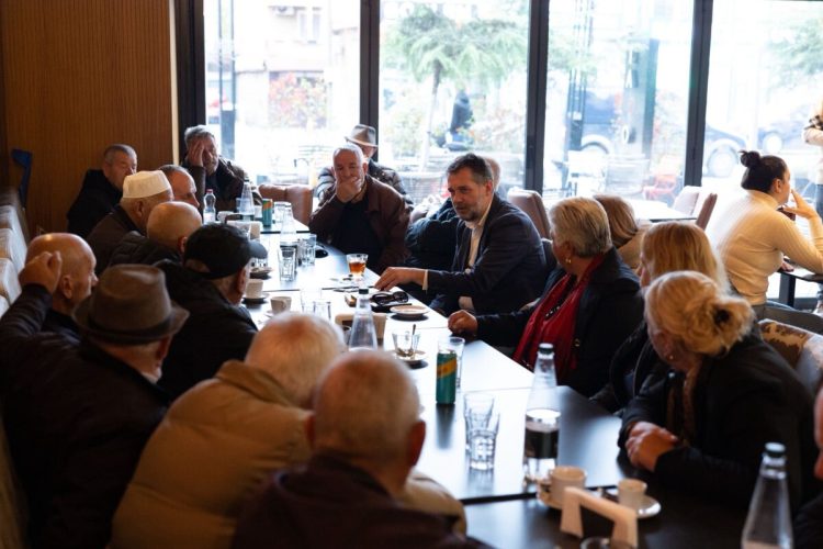 Çeku takon pensionistët: Prishtinën do ta bëjnë qytet ku edhe vitet e moshës së tretë jetohen me dinjitet