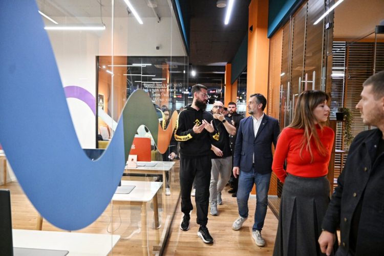 Hajrulla Çeku: Të rinjtë e Prishtinës janë aty ku është bota moderne – në inovacion dhe teknologji