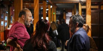 Çeku ndoqi shfaqjen “Nën hijen e një peme u ula dhe qava” në Teatrin ODA