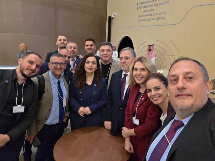 “Rrini në linjë”, këshilltari i Osmanit paralajmëron njohje të reja me një foto nga Siria