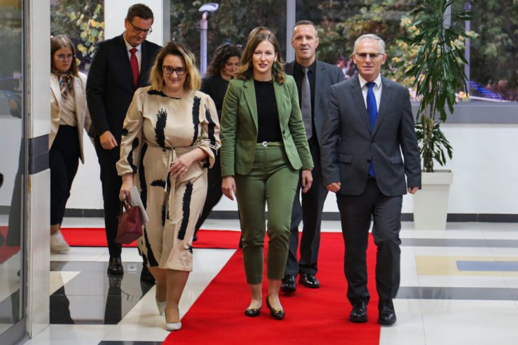 Bislimi takoi ministren për Evropë, Integrim dhe Familje të Austrisë