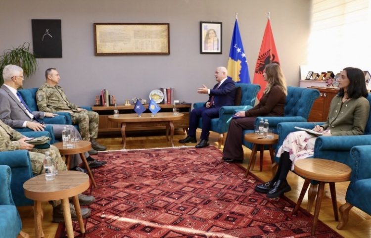 Sveçla e Ulutash flasin për sigurinë në vend dhe rëndësinë e bashkëpunimit