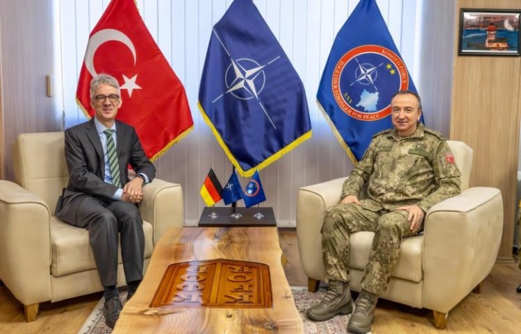 Ambasadori gjerman viziton KFOR-in, theksohet roli kyç i misionit në siguri