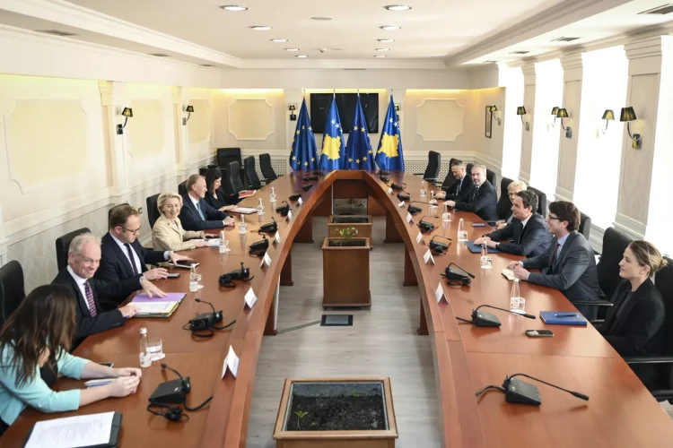 Kurti kërkon nga Von der Leyen dorëzimin e pyetësorit për anëtarësim në BE dhe statusin kandidat për Kosovën