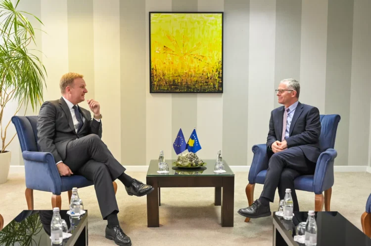 Bislimi në takim me Sørensenin: Zbatimi i marrëveshjes, të zhdukurit dhe masat e BE-së kërkojnë zgjidhje të menjëhershme