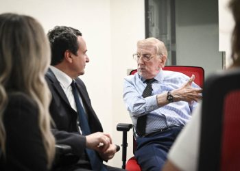 Kurti bashkëbisedoi me profesionistë të diasporës në Washington