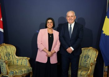 Sveçla takon në Londër sekretaren britanike të Punëve të Brendshme, e njoftoi për progresin në Kosovë