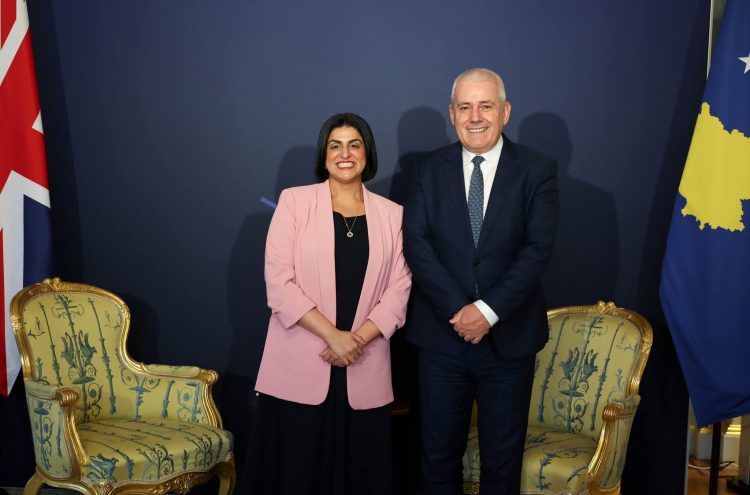 Sveçla takon në Londër sekretaren britanike të Punëve të Brendshme, e njoftoi për progresin në Kosovë