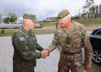 Jashari takon zyrtarin e NATO-s, flasin për avancimin e kapaciteteve të FSK-së