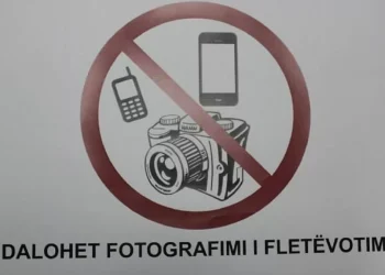 Policia po trajton tri raste për fotografim të votës Prishtinë, Podujevë e Drenas