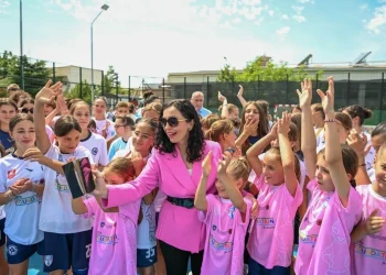 Osmani: Çdo vajzë meriton të ëndërrojë lirshëm