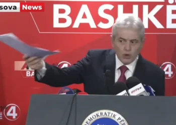 Ali Ahmeti pasi pësoi debakël në zgjedhjet lokale i përgjigjet ashpër gazetarit: Pse të tërhiqem unë..