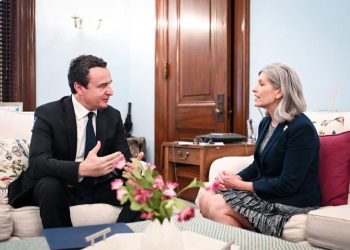Kurti takon senatorën Joni Ernst, diskutojnë për siguri dhe investim