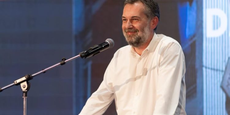 Çeku për artistët: Janë mbështetur nga MKRS-ja, do të mbështeten edhe nga komuna