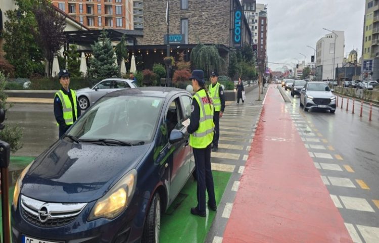Policia nis fushatën vetëdijësuese ‘Duart në timon, jo në telefon’