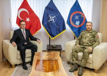 Komandanti i KFOR-it priti në takim ambasadorin e Turqisë në Kosovë