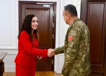 Osmani priti komandantin e ri të KFOR-it, temë bashkëpunimi për sigurinë