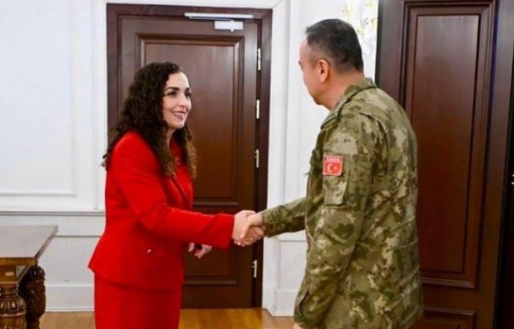 Osmani priti komandantin e ri të KFOR-it, temë bashkëpunimi për sigurinë