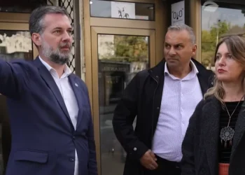 Çeku viziton qendrën historike të Prishtinës, e quan zemra e trashëgimisë dhe turizmit të qytetit (VIDEO)