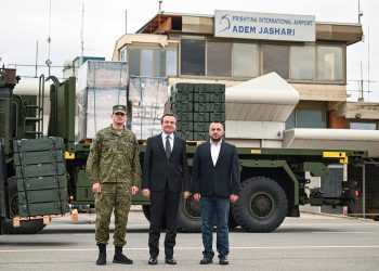Kurti njofton ardhjen e mijëra dronëve luftarak kamikaz “Skydagger” në aeroportin “Adem Jashari”