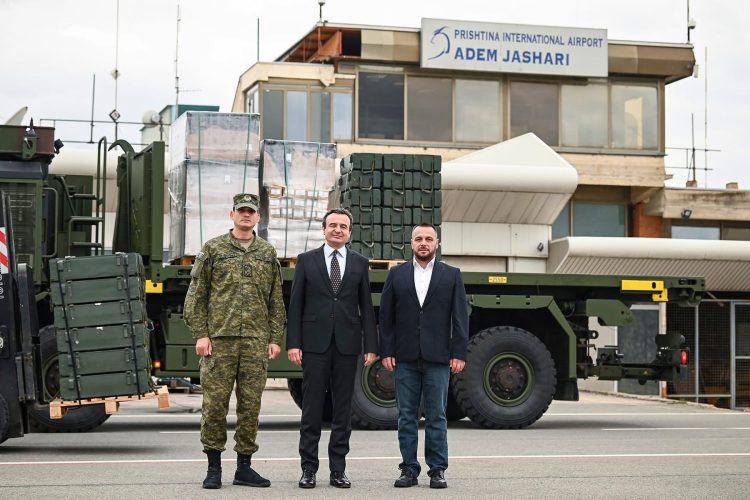 Kurti njofton ardhjen e mijëra dronëve luftarak kamikaz “Skydagger” në aeroportin “Adem Jashari”
