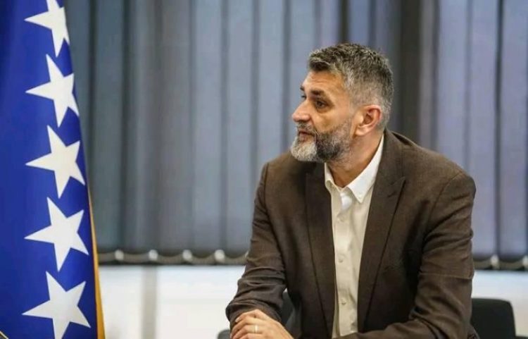 Suljagiç: Karriera e Vuçiçit mbështetet në kërcënime