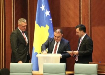 Nenad Rashiq zgjidhet nënkryetar nga komuniteti serb, rrjedhimisht konstituohet Kuvendi