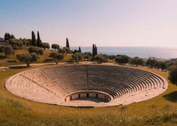 Travel and Tour World: Zbuloni Shtegun e Portave të Vjetra në Durrës