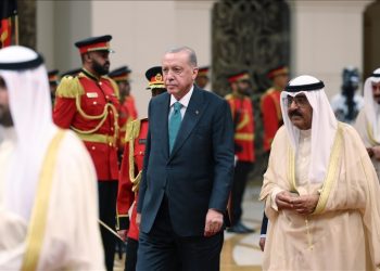 Presidenti Erdoğan pritet me ceremoni zyrtare në Kuvajt