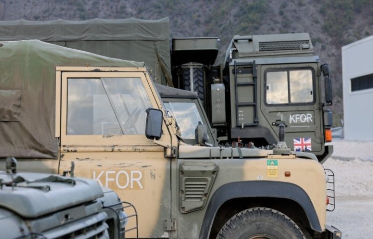 Britania rithekson angazhimin për paqen në Kosovë në kuadër të NATO-s