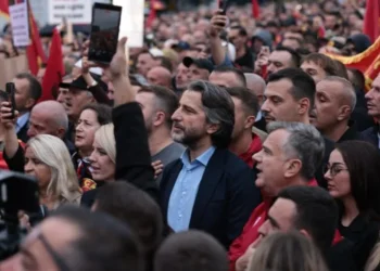 Nga “tradhti politike” te “kalkulim elektoral” – Përparim Rama nën kritika pas pjesëmarrjes në protestën për UÇK-në në Tiranë