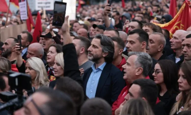 Nga “tradhti politike” te “kalkulim elektoral” – Përparim Rama nën kritika pas pjesëmarrjes në protestën për UÇK-në në Tiranë