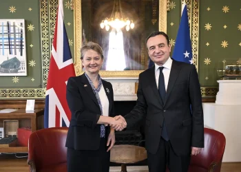 Kryeministri Kurti takon sekretaren britanike: Partneriteti me Mbretërinë e Bashkuar është kyç për t’u mbrojtur nga lufta hibride e Rusisë