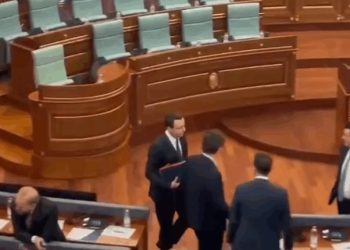 Kurti arrin në Kuvend